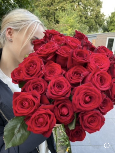 Valentines Rose Showstopper